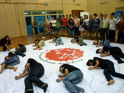 teoh beng hock talks on serdang demo on floor