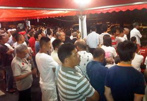 tenang by election 280111 pakatan ceramah crowd outside 02