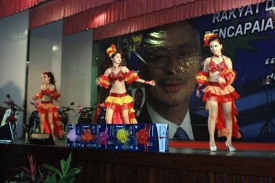 one malaysia dinner dancing girl