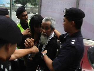 anti mubarak protest klcc mosque 040211 father and son arrested