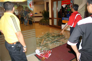 upm glass door broken