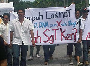 gaps protest at pkr hq 130311 walk 02