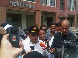 gaps protest at pkr hq 130311 arman azha