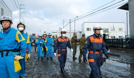 japan earthquake and tsunami 2011 rescue workers 1