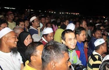 anwar ceramah in permatang pauh 270311 crowd 2