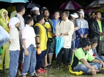 anwar ceramah in permatang pauh 270311 crowd