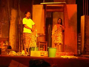 teater tanah bernanah
