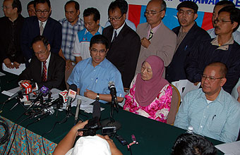 pkr southern region announcement 040411 azmin ali