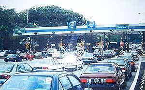 cheras toll 260206 traffic jam