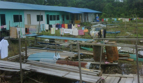 sarawak poll sungai pinang 100411 houses by the river big image