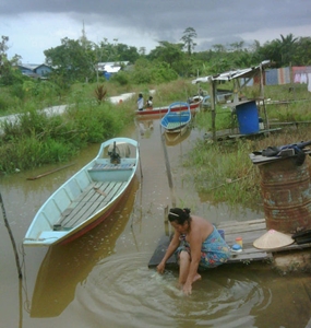 sarawak poll sungai pinang 100411 woman washing in river