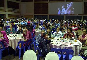 sarawak election muhyiddin at sibu chinese school  110411 audience