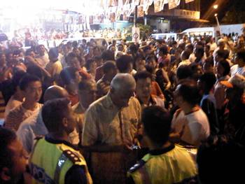 Cops break up kuching ceramah