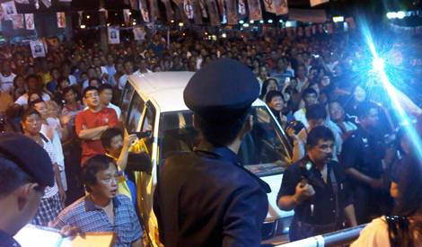 Cops break up kuching ceramah