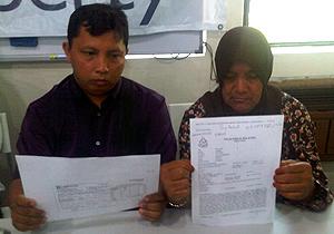 lawyers for liberty pc on eo detainee family conned  050511 mother and brother holding police report