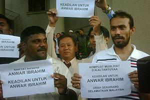 anwar sodomy trial 160511 support outside court 05