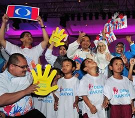 pkr election convention anwar ibrahim, wan azizah and children