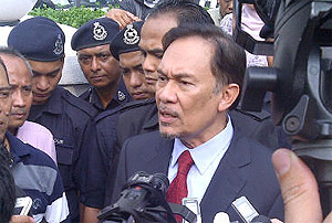 anwar dang wangi police station 290611