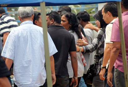 psm jeyakumar and 5 others arrest under emergency ordinance 020711 2