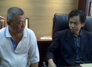 Man in white is wong bee fong's employer's driver sp chan who witnessed the assault