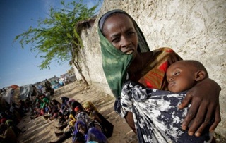 somalia refugee woman with child 1
