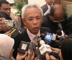 shahrir samad resigns bbc chairperson 040506 talking