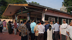 shah alam temple demolition 260406 crowd at temple