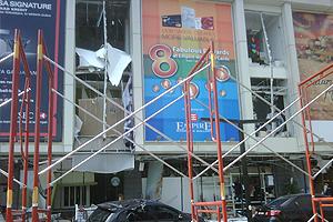 khalid ibrahim visit empire shopping mall explosion scene 280911 04