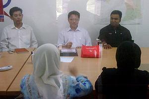 macc taking statement from jeff ooi 280911 01