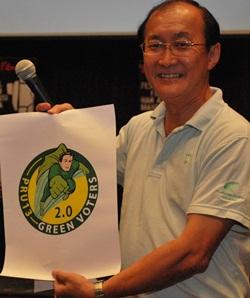green voters 2.0 jeffrey phang holding poster