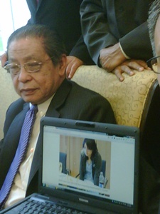 tony pua and lim kit siang press conference 191011 02