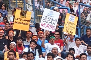 himpun rally crowd front