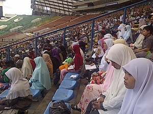 himpun rally crowd in shah alam stadium 2