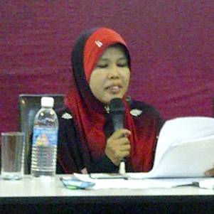 owc president fauziah ariffin (left)