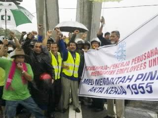 mtuc picket 031111 butterworth crowd