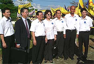 kuching nomination day 090506 alfred jabu and friends