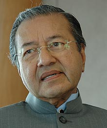 mahathir interview 160506 looking on