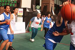 YBs can jump, friendly basketball with Malaysiakini