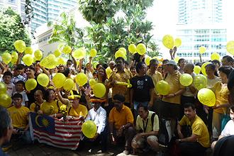 malaysian can walk klcc 261111 09