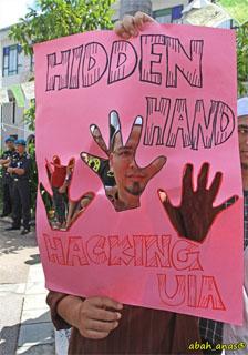 uia, demo supporting saifuddin 04