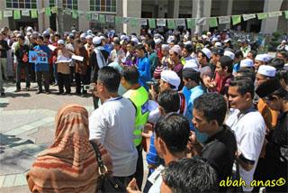 uia, demo to support saifuddin