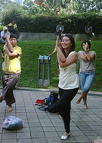 malaysian can walk klcc 261111 yoga