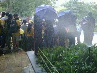a samad said protest against assembly bill in klcc reading poetry water sprinkler