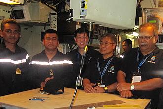 lim guan eng submarine ride 091211 in submarine 06