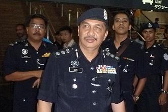 student flashmob at kl central 141211 police