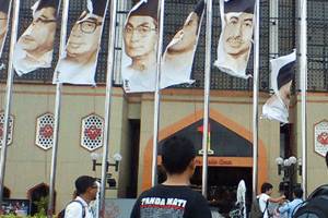 bebas protest loweing of najib's flag
