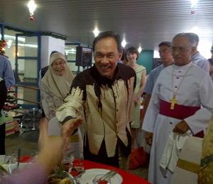 anwar ibrahim at christmas tea party