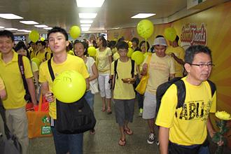 killthebill lrt new year wish yellow protest 311211 04