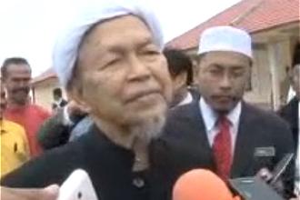 nik aziz in video 291211 01