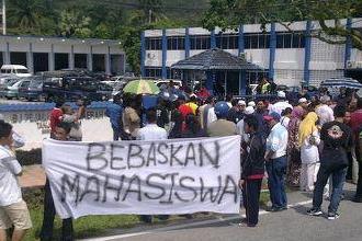 smm protest in sultan idris university 010112 06